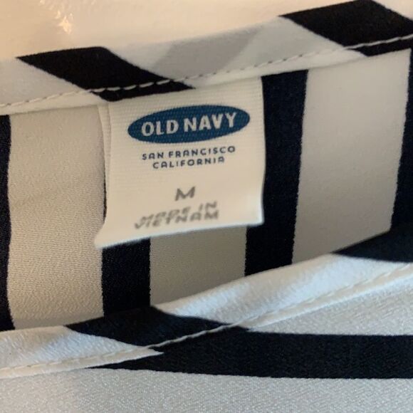 Size medium Old Navy blouse long sleeve - Picture 3 of 6